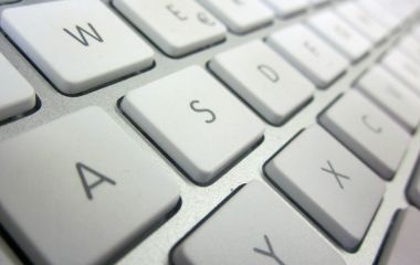 Apple патентует гибридную клавиатуру с сенсорными клавишами
